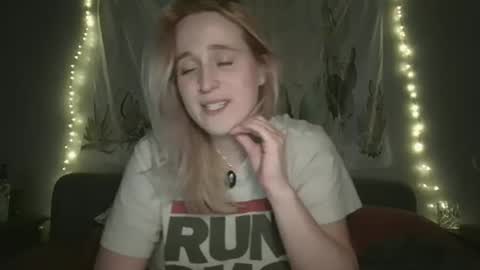 Snapshot of msclairewhatever chatting on March 20, 6:51 am msclairewhatever online show from March 20, 6:51 am