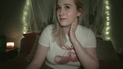 Snapshot of msclairewhatever chatting on March 30, 4:24 am msclairewhatever online show from March 30, 4:24 am