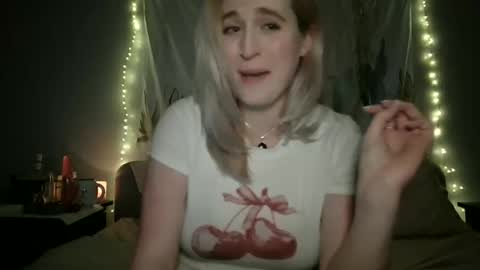 Snapshot of msclairewhatever chatting on April 8, 6:35 am msclairewhatever online show from April 8, 6:35 am