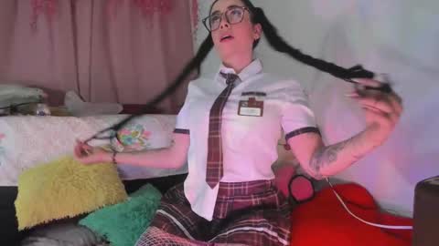 Snapshot of msschloee chatting on October 30, 10:43 pm Chloe new account online show from October 30, 10:43 pm