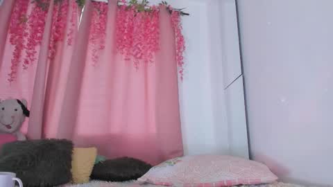 Snapshot of msschloee chatting on December 15, 10:36 pm Chloe new account online show from December 15, 10:36 pm