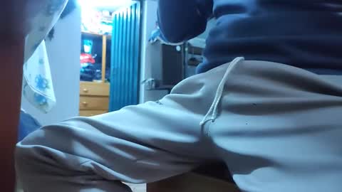 Snapshot of muchachosam chatting on December 17, 1:33 am zenon online show from December 17, 1:33 am