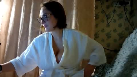 muchoiliness online show from December 16, 9:20 pm