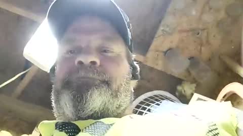 Snapshot of muddflapz chatting on October 29, 12:24 am muddflapz online show from October 29, 12:24 am