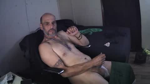 Snapshot of muffdiver718 chatting on June 27, 2:05 am Muffdiver online show from June 27, 2:05 am