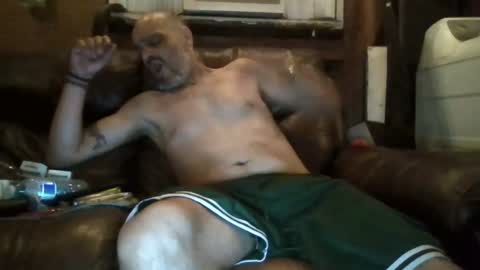 Snapshot of muffdiver718 chatting on July 29, 4:54 am Muffdiver online show from July 29, 4:54 am