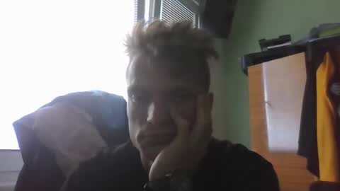 Snapshot of mugis420 chatting on June 7, 5:06 pm mugis420 online show from June 7, 5:06 pm