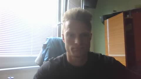 Snapshot of mugis420 chatting on June 19, 7:34 am mugis420 online show from June 19, 7:34 am