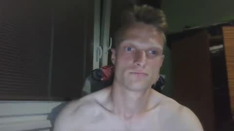 Snapshot of mugis420 chatting on July 4, 8:37 pm mugis420 online show from July 4, 8:37 pm
