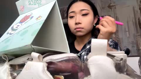 Mia online show from March 19, 3:43 am