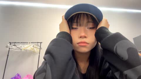 Mia online show from May 4, 7:04 am