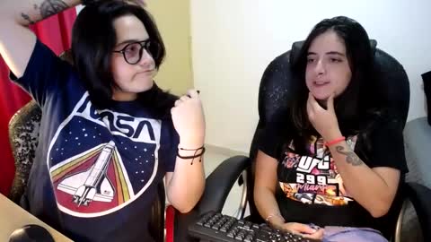 Snapshot of multiorgasmic_6 chatting on September 17, 10:33 pm Dani and Alex online show from September 17, 10:33 pm
