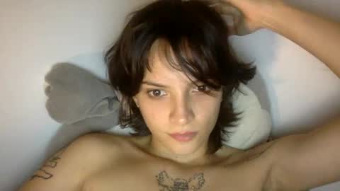 Snapshot of munchi_ chatting on December 3, 10:18 pm   online show from December 3, 10:18 pm