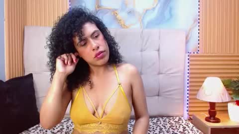 Snapshot of muriell303av chatting on December 20, 3:57 am muriell303av online show from December 20, 3:57 am