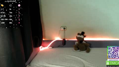 Mira online show from October 31, 7:04 pm