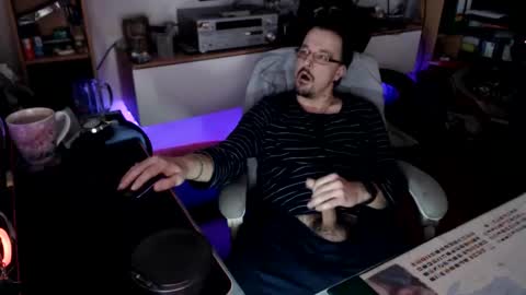 Snapshot of muschiliebhaber chatting on February 18, 10:22 am Horny Goat online show from February 18, 10:22 am