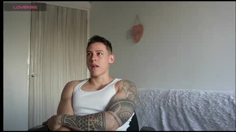 Snapshot of muscle_king_cum chatting on June 1, 1:57 pm muscle_king_cum online show from June 1, 1:57 pm