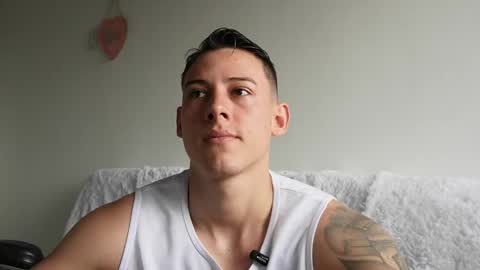 Snapshot of muscle_king_cum chatting on June 6, 2:00 pm muscle_king_cum online show from June 6, 2:00 pm