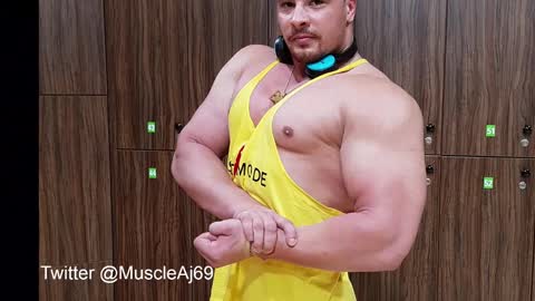 Snapshot of muscleaj69 chatting on December 6, 7:12 pm AJ online show from December 6, 7:12 pm