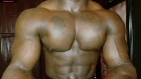 Snapshot of musclegodsammy23 chatting on April 7, 1:17 am musclegod23 online show from April 7, 1:17 am