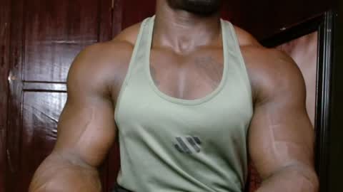 Snapshot of musclegodsammy23 chatting on April 11, 8:40 am musclegod23 online show from April 11, 8:40 am