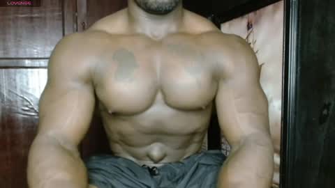 Snapshot of musclegodsammy23 chatting on April 14, 12:16 am musclegod23 online show from April 14, 12:16 am