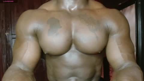 Snapshot of musclegodsammy23 chatting on April 22, 1:08 am musclegod23 online show from April 22, 1:08 am