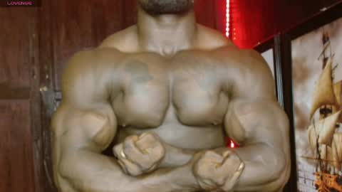 Snapshot of musclegodsammy23 chatting on May 11, 1:00 am musclegod23 online show from May 11, 1:00 am