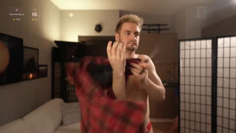 Snapshot of muscularfriend chatting on December 18, 4:06 pm Ivan online show from December 18, 4:06 pm