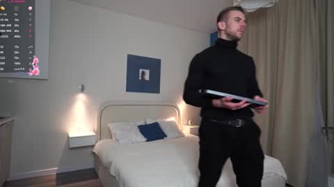 Snapshot of muscularfriend chatting on December 19, 3:52 pm Ivan online show from December 19, 3:52 pm