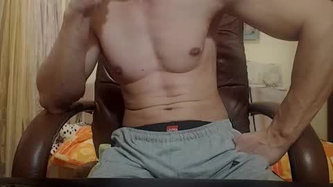 Snapshot of musculargod chatting on December 21, 8:38 pm SexyMuscled online show from December 21, 8:38 pm