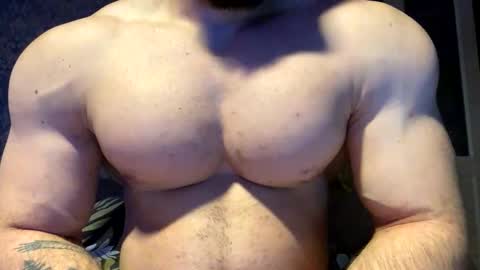 Snapshot of muscularjuggler chatting on October 3, 1:24 am muscularjuggler online show from October 3, 1:24 am