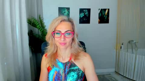 Diana online show from May 2, 11:37 am