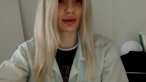 Snapshot of musescorner chatting on May 30, 12:13 pm musescorner online show from May 30, 12:13 pm
