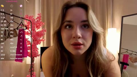 Snapshot of mustical_muse chatting on October 5, 9:24 pm Nika online show from October 5, 9:24 pm