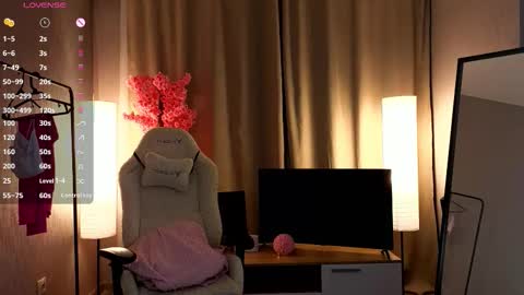 Snapshot of mustical_muse chatting on October 19, 9:04 pm Nika online show from October 19, 9:04 pm
