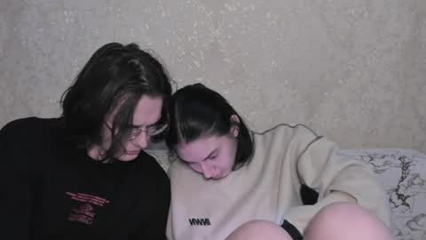 Snapshot of muuur_love chatting on May 5, 8:39 pm cute couple online show from May 5, 8:39 pm