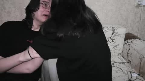 Snapshot of muuur_love chatting on June 3, 9:09 pm cute couple online show from June 3, 9:09 pm