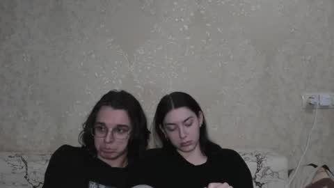Snapshot of muuur_love chatting on June 11, 7:01 pm cute couple online show from June 11, 7:01 pm