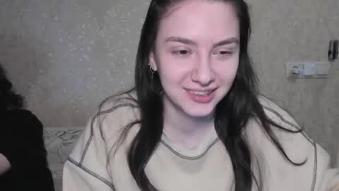 Snapshot of muuur_love chatting on June 20, 11:07 pm cute couple online show from June 20, 11:07 pm