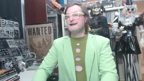 Muziknerd online show from December 7, 4:42 am