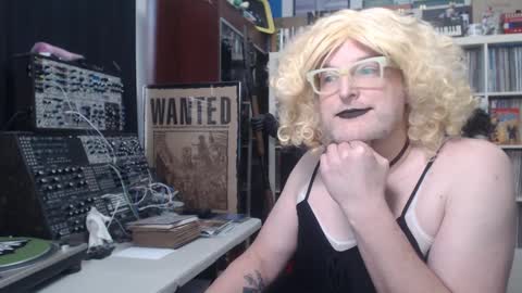 Muziknerd online show from February 5, 9:30 pm