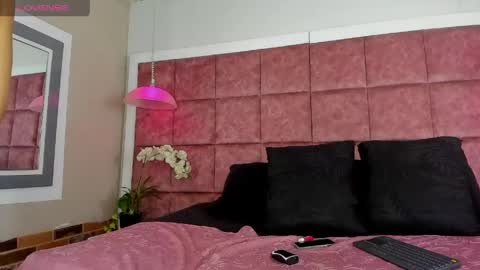 mxli_divine_ online show from April 20, 2:09 pm