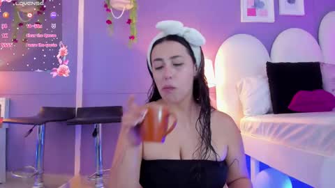 my_aleja_ online show from October 27, 1:37 pm