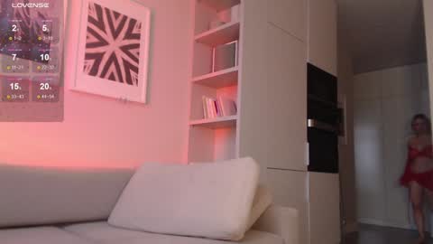 Hannah  welcome  online show from December 8, 12:08 pm