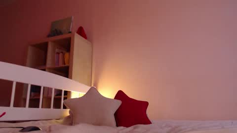 Hannah  welcome  online show from November 30, 7:56 am