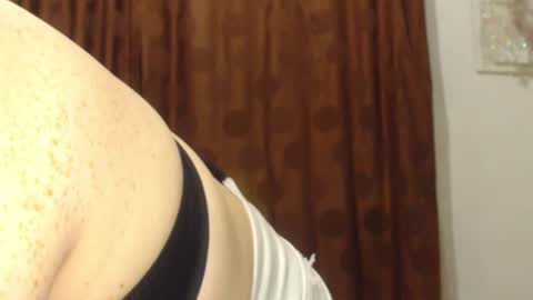 Snapshot of my_kind_of_love chatting on November 22, 2:21 am sara i know you love me xoxox online show from November 22, 2:21 am