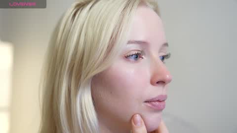 STELLA  Im here today online show from December 3, 10:51 pm