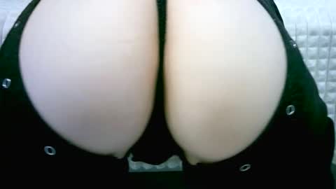 Snapshot of my_tightholes chatting on December 3, 10:06 am my_tightholes online show from December 3, 10:06 am