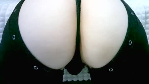 Snapshot of my_tightholes chatting on December 3, 4:17 pm my_tightholes online show from December 3, 4:17 pm